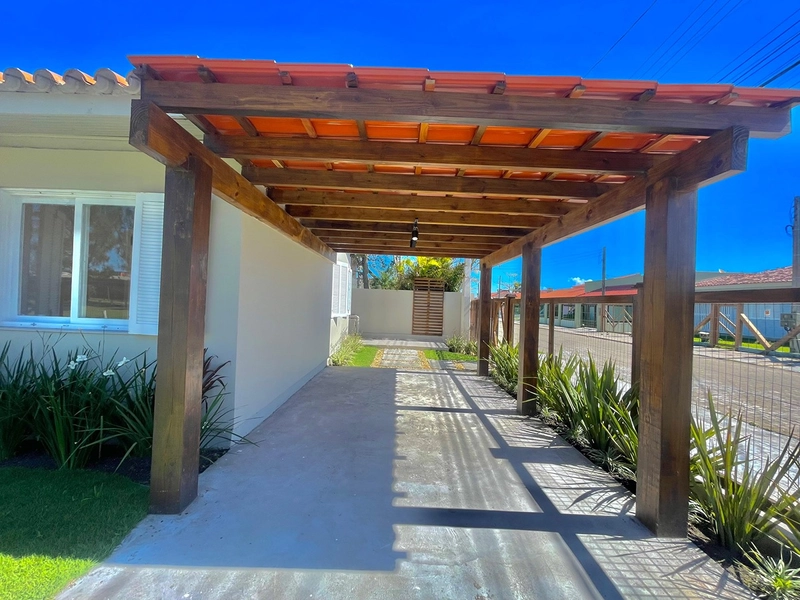 esquina frente praça : 3ª foto da galeria de imagens do imóvel