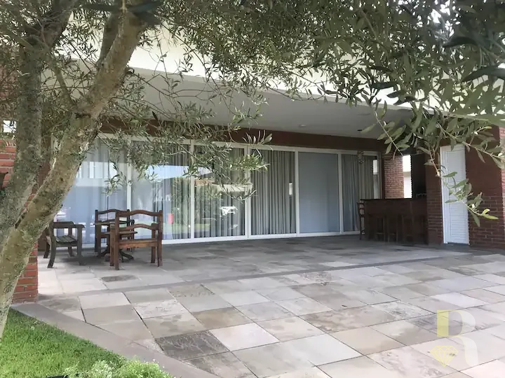 CASA TERREA CONSOMINIO MALIBU: 2ª foto da galeria de imagens do imóvel