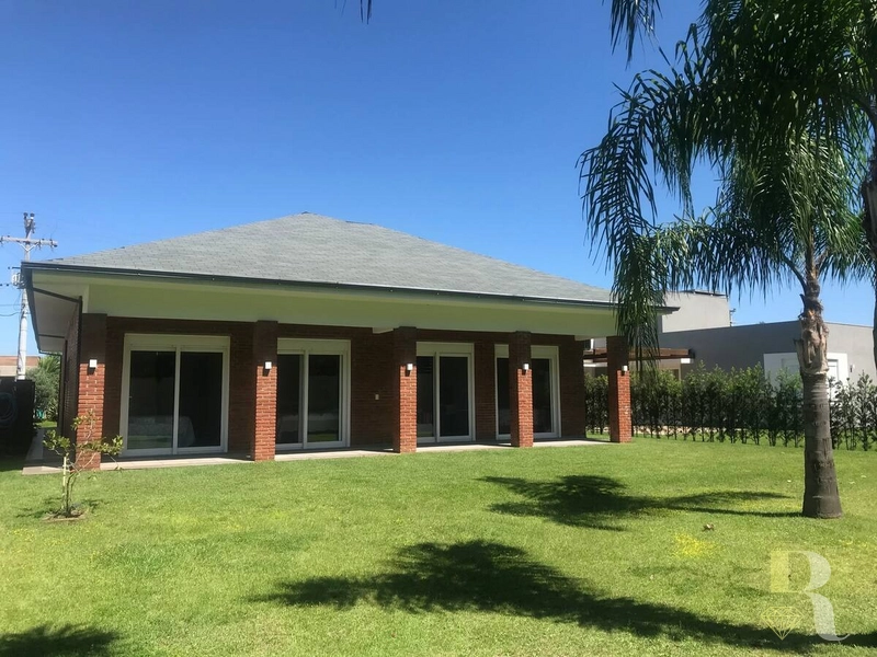 CASA TERREA CONSOMINIO MALIBU: 4ª foto da galeria de imagens do imóvel