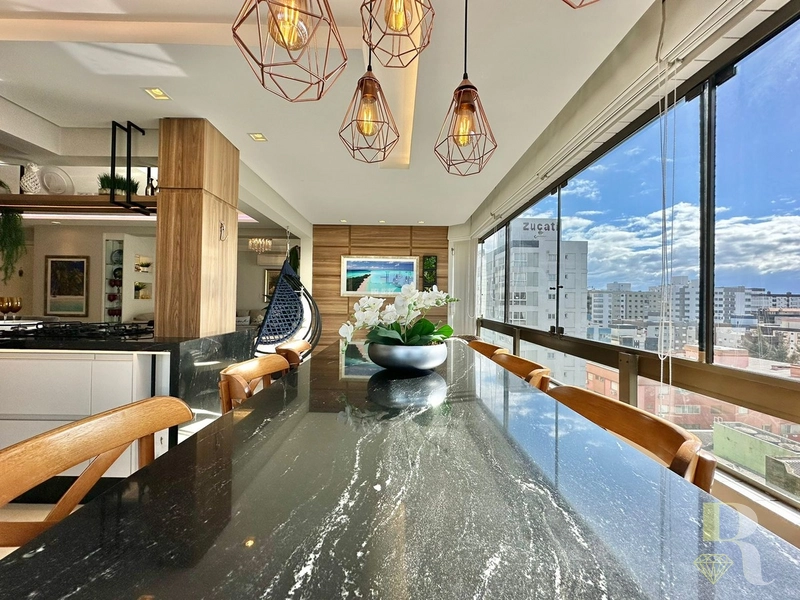 APARTAMENTO COM INFRA E VISTA PADA O MAR, JUNTO A PRAÇA DO FAROL: 3ª foto da galeria de imagens do imóvel