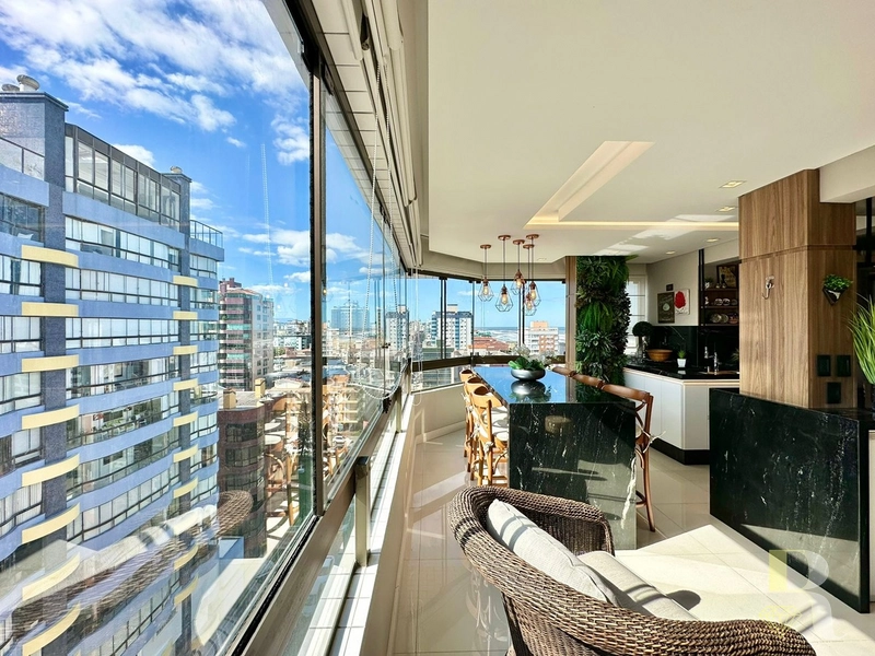 APARTAMENTO COM INFRA E VISTA PADA O MAR, JUNTO A PRAÇA DO FAROL: 2ª foto da galeria de imagens do imóvel