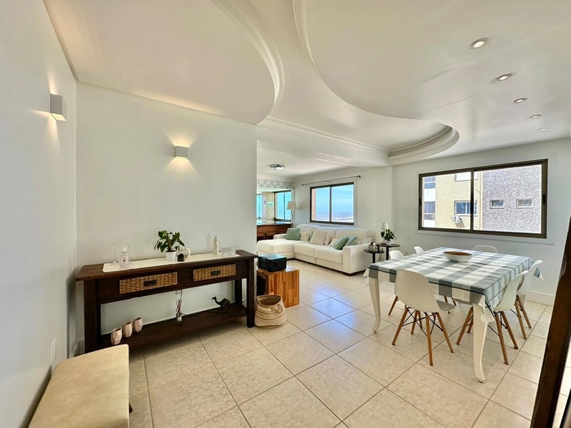 Localizado no bairro Navegantes, próximo à Praça Bassani.: 6ª foto da galeria de imagens do imóvel