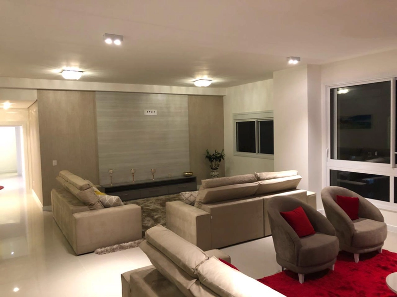 Mobiliado e decorado andar alto navegantes: 1ª foto da galeria de imagens do imóvel