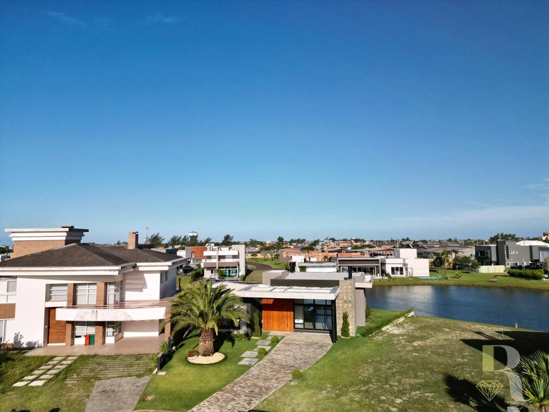 CASA EM CONDOMÍNIO FECHADO EM XANGRI-LÁ: 2ª foto da galeria de imagens do imóvel