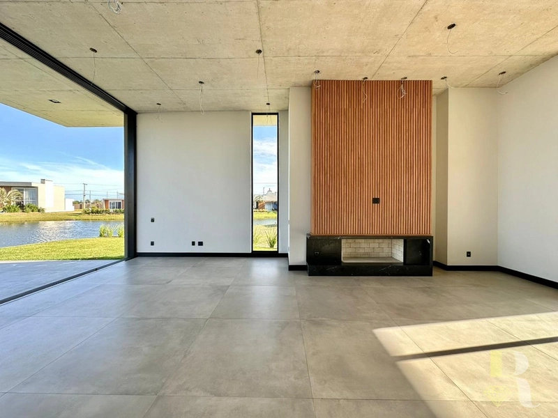 CASA EM CONDOMÍNIO FECHADO EM XANGRI-LÁ: 9ª foto da galeria de imagens do imóvel