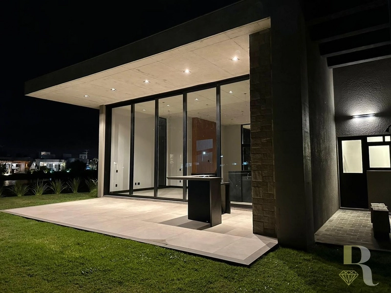 CASA EM CONDOMÍNIO FECHADO EM XANGRI-LÁ: 33ª foto da galeria de imagens do imóvel