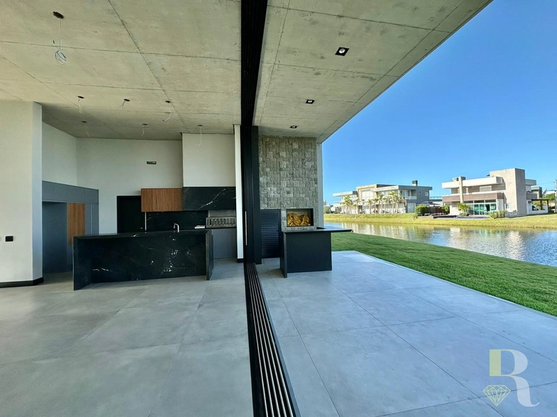 CASA EM CONDOMÍNIO FECHADO EM XANGRI-LÁ: 7ª foto da galeria de imagens do imóvel
