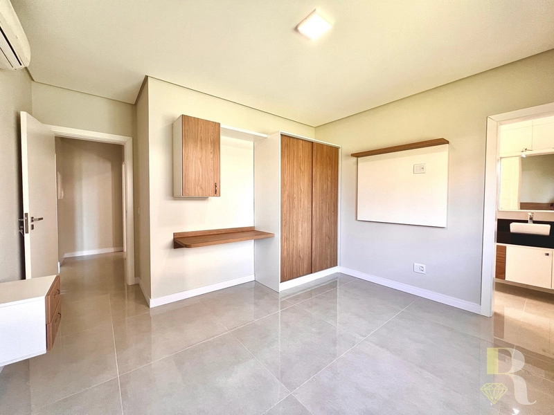 Imagine uma linda casa em Cond Fechado para você e sua família: 1ª foto da galeria de imagens do imóvel