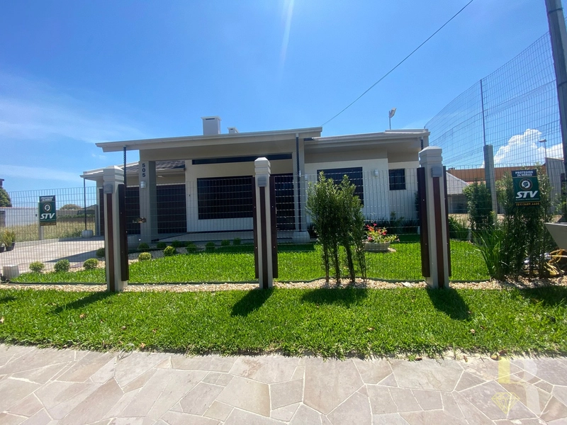 Belissíma casa pronta para receber sua família e amigos, na praia de A: 1ª foto da galeria de imagens do imóvel