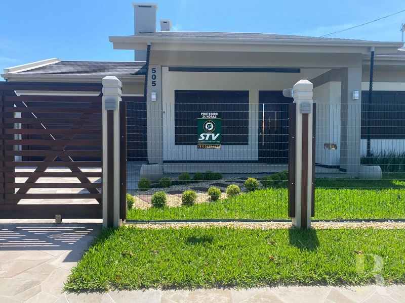 Belissíma casa pronta para receber sua família e amigos, na praia de A: 2ª foto da galeria de imagens do imóvel