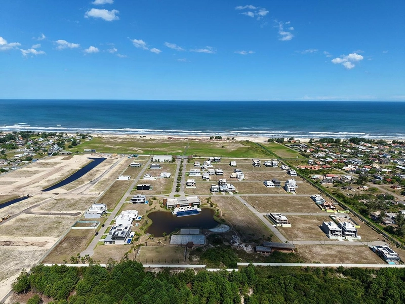 SOBRADO NEOCLÁSSICO À VENDA À BEIRA DO LAGO COM VISTA INCRÍVEL E JUNTO AO MAR!: 4ª foto da galeria de imagens do imóvel