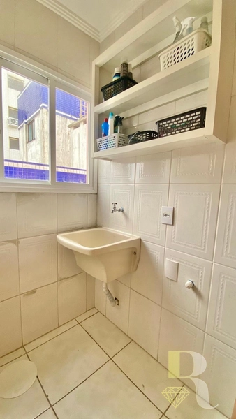UM DORMITÓRIO DE FRENTE COM SUÍTE E LAVABO: 14ª foto da galeria de imagens do imóvel