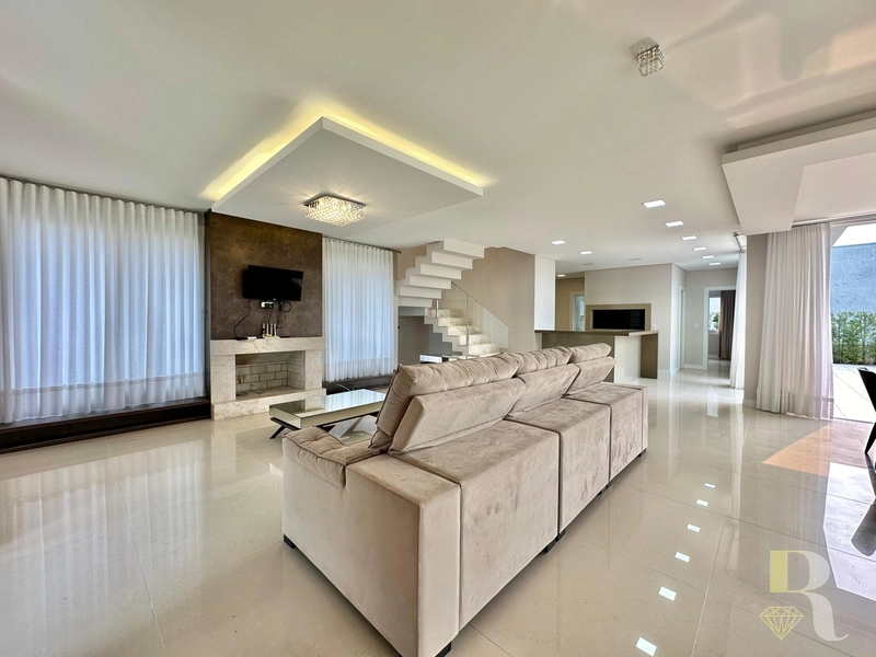 SOBRADO À VENDA NO CONDOMINÍO DUBAI RESORT: 4ª foto da galeria de imagens do imóvel