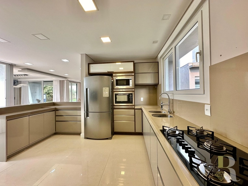 SOBRADO À VENDA NO CONDOMINÍO DUBAI RESORT: 7ª foto da galeria de imagens do imóvel