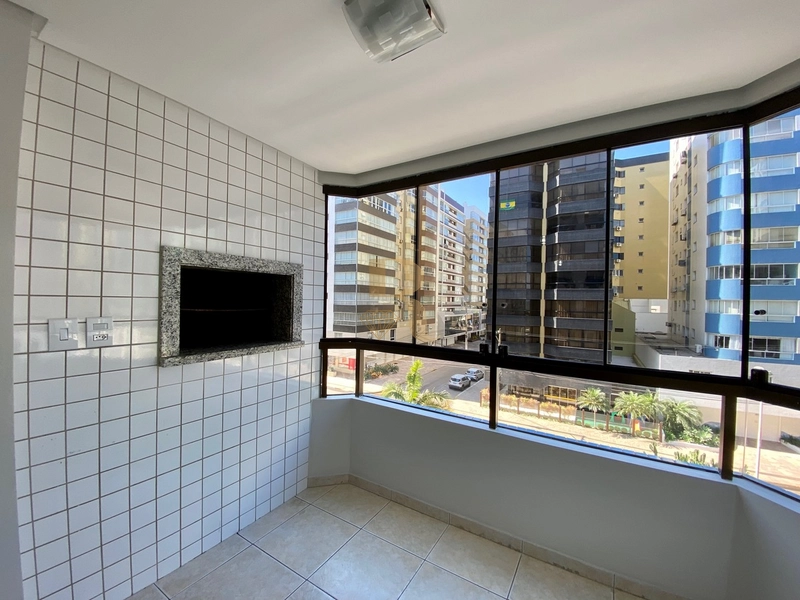 SACADA DE FRENTE PARA A AVENIDA COM VISTA MAR: 6ª foto da galeria de imagens do imóvel