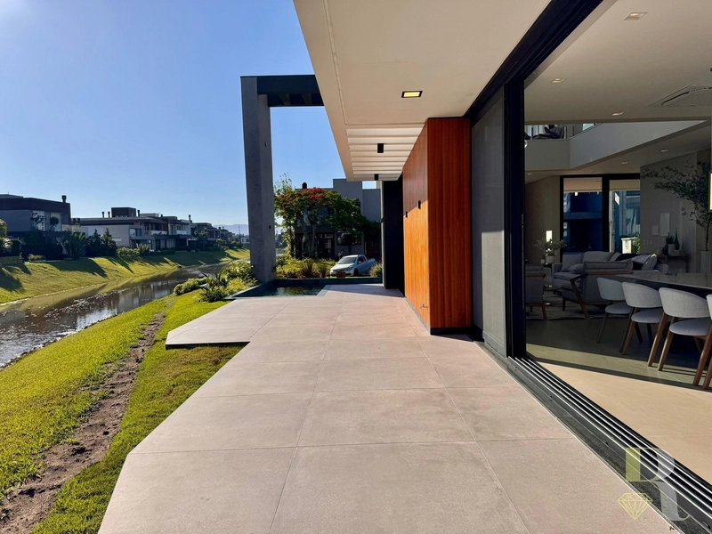 CAPAO ILHAS 5 SUITES MOBILIADA E DECORADA BEIRA LAGO: 4ª foto da galeria de imagens do imóvel