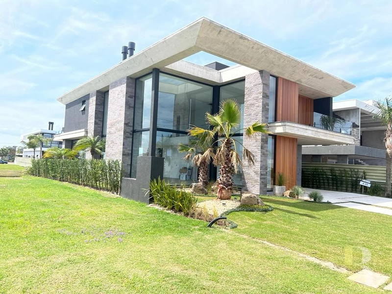 SOBRADO 5 SUITES BEIRA LAGO: 1ª foto da galeria de imagens do imóvel