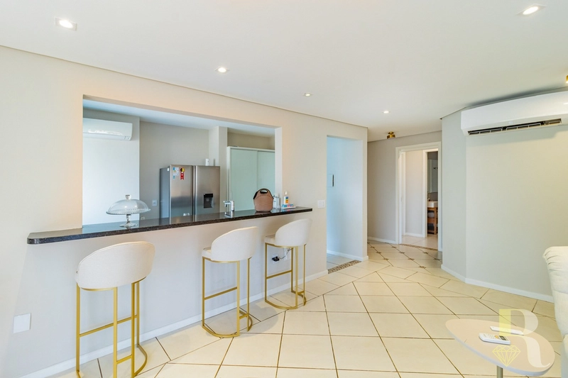 APARTAMENTO COM VISTA PARA O MAR E PRAÇA: 9ª foto da galeria de imagens do imóvel