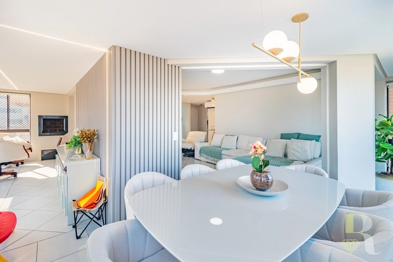 APARTAMENTO COM VISTA PARA O MAR E PRAÇA: 3ª foto da galeria de imagens do imóvel