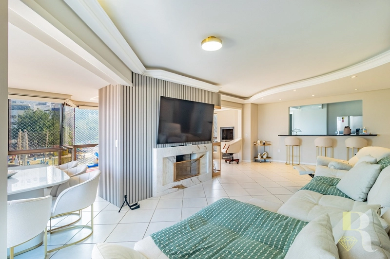 APARTAMENTO COM VISTA PARA O MAR E PRAÇA: 2ª foto da galeria de imagens do imóvel