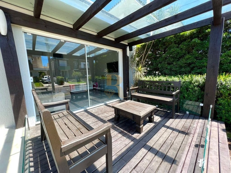 LINDA CASA COM PISCINA CONDOMINIO CONDADO DE CAPÃO: 2ª foto da galeria de imagens do imóvel
