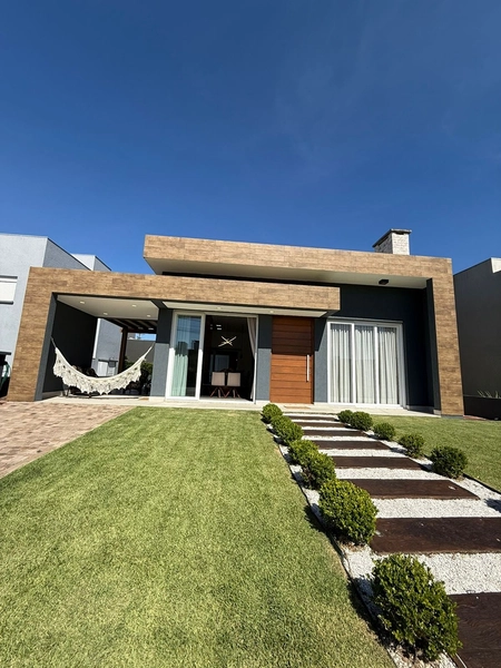 Viva o Melhor do Litoral: Casa com 4 Suítes no Condomínio Dubai: 2ª foto da galeria de imagens do imóvel