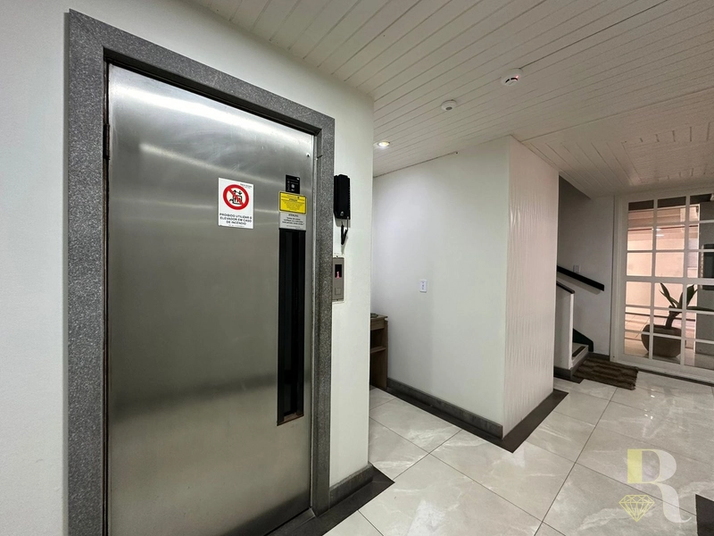 UM DORMITÓRIO MOBILIADO E DECORADO: 2ª foto da galeria de imagens do imóvel