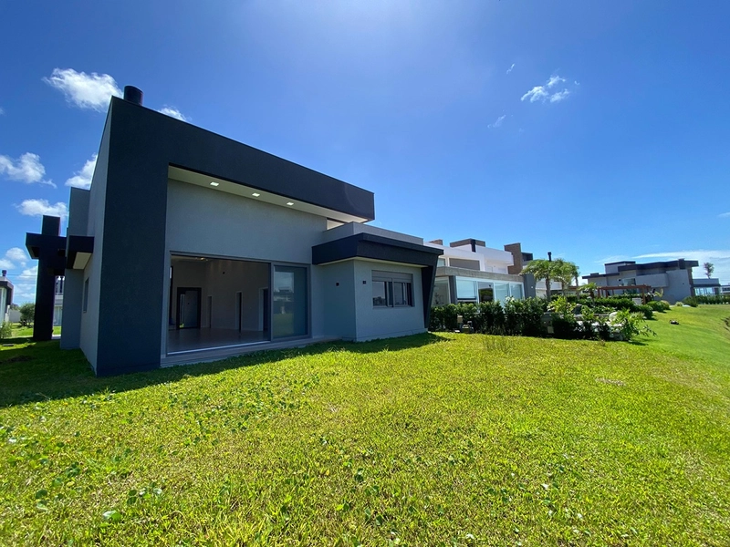 ✨ Design Moderno e Vista Deslumbrante — Casa Beira Lago no Costa Serena!: 7ª foto da galeria de imagens do imóvel