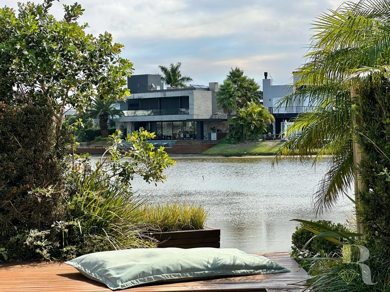 CASA TÉRREA À VENDA, CONDOMÍNIO MALIBU COM VISTA PARA O LAGO: 25ª foto da galeria de imagens do imóvel