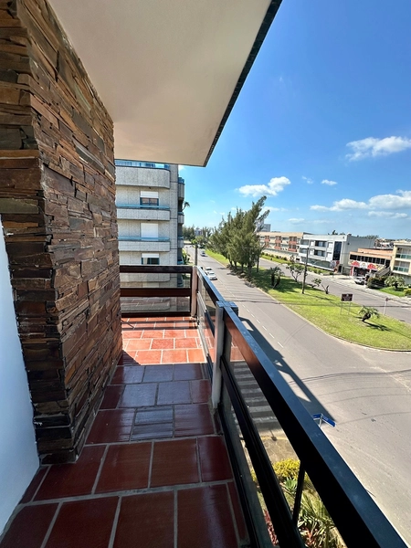 Apartamento 3 dormitórios de esquina de frente para Av Central: 8ª foto da galeria de imagens do imóvel