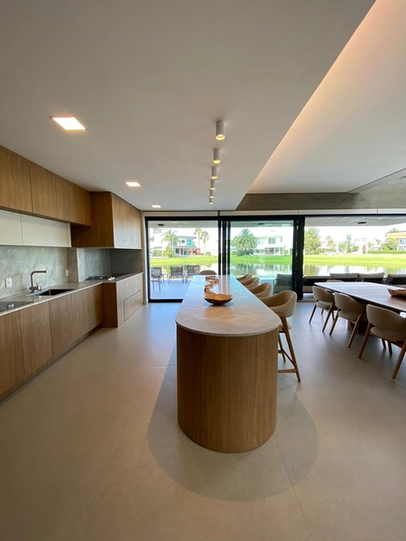 Alto padrão à beira do lago no Condomínio Enseada: 7ª foto da galeria de imagens do imóvel