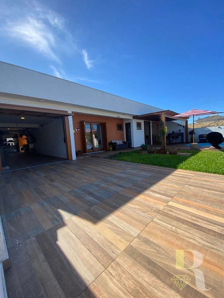 Casa com piscina, 1 Quadra do mar, espetacular: 15ª foto da galeria de imagens do imóvel