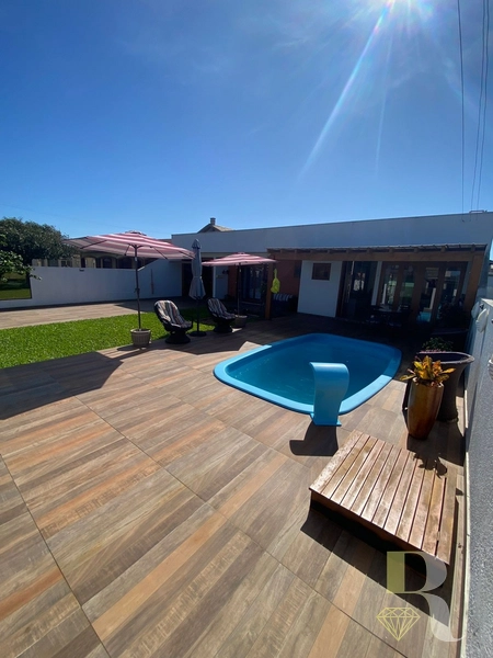 Casa com piscina, 1 Quadra do mar, espetacular: 10ª foto da galeria de imagens do imóvel