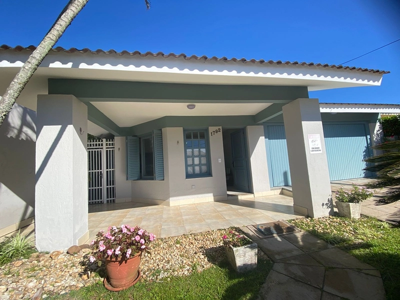 Casa à Venda – Centro de Xangri-Lá | Mobiliada: 1ª foto da galeria de imagens do imóvel