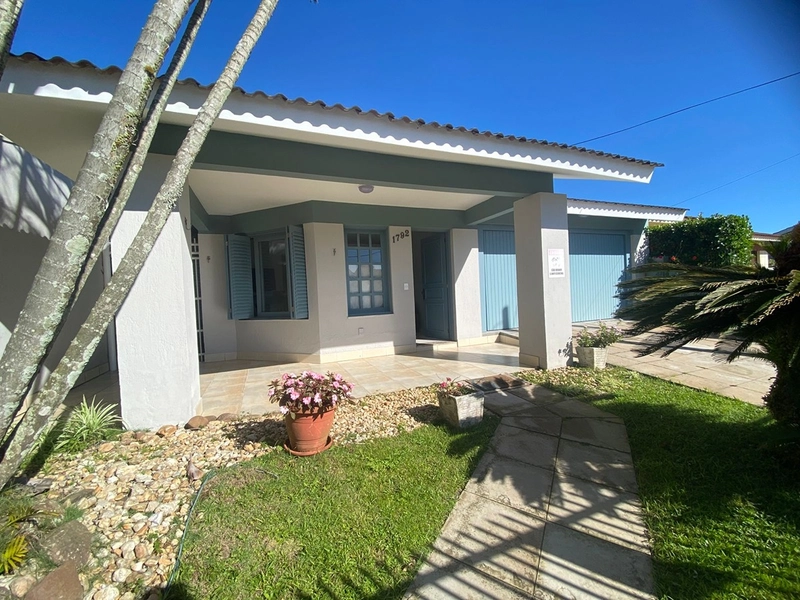 Casa à Venda – Centro de Xangri-Lá | Mobiliada: 2ª foto da galeria de imagens do imóvel