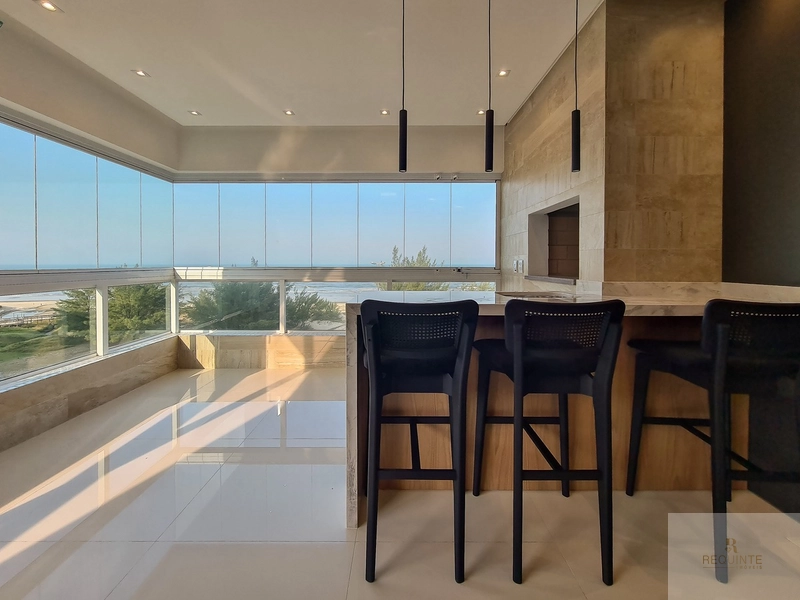 Apartamento 3 dormitórios beira mar: 3ª foto da galeria de imagens do imóvel