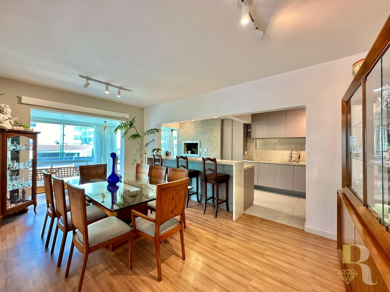 Apartamento 4 dormitorios 2 vagas vista mar e infra: 4ª foto da galeria de imagens do imóvel