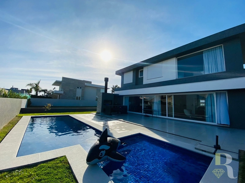 Casa Cond. Quintas do Lago com Piscina: 1ª foto da galeria de imagens do imóvel