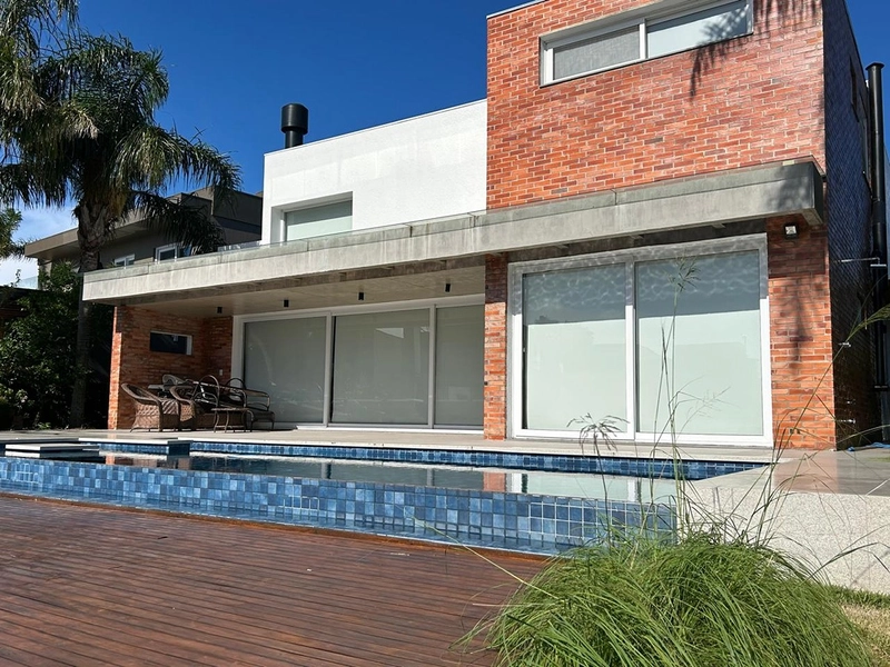 Sobrado Beira Lago - Condomínio Malibu: 4ª foto da galeria de imagens do imóvel