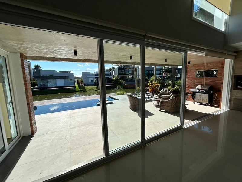 Sobrado Beira Lago - Condomínio Malibu: 12ª foto da galeria de imagens do imóvel