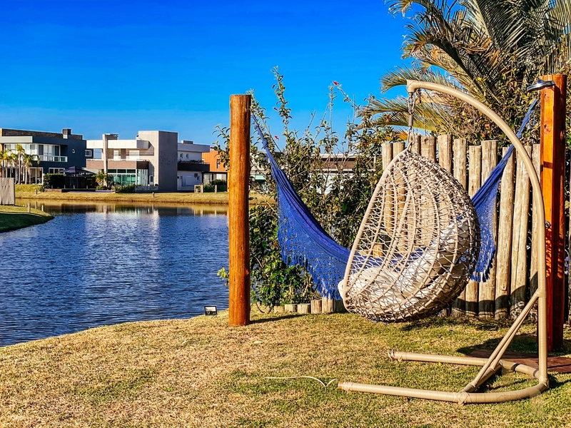 Linda Casa Mobiliada e Decorada Beira lago com Piscina: 12ª foto da galeria de imagens do imóvel