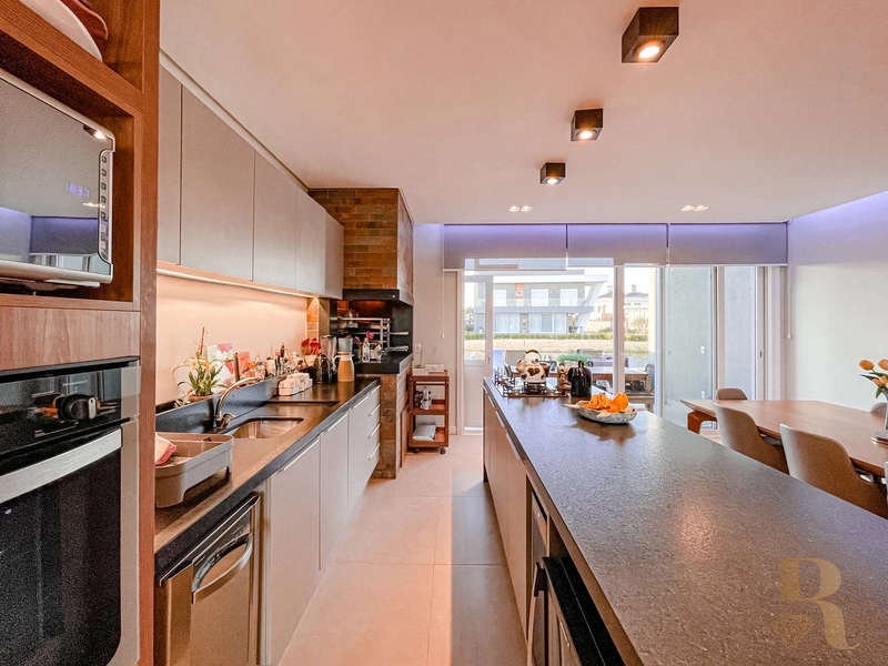 Linda Casa Mobiliada e Decorada Beira lago com Piscina: 3ª foto da galeria de imagens do imóvel