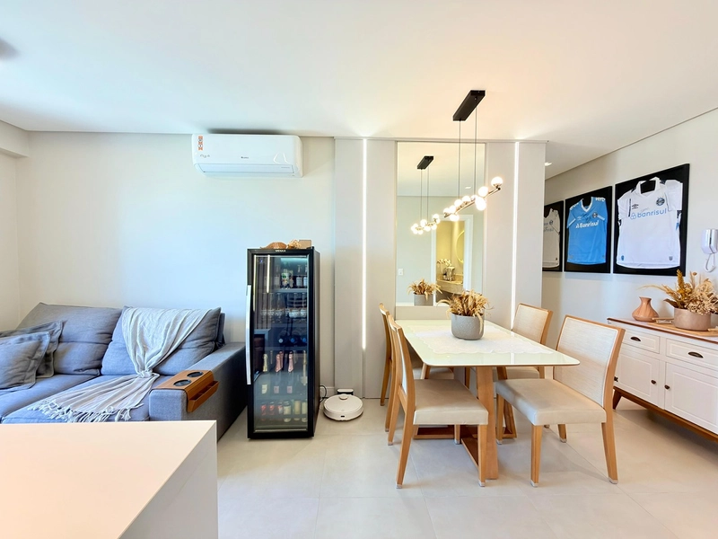 Apartamento à Venda na Zona Nova – Mobiliado e Decorado | 2 Suítes: 1ª foto da galeria de imagens do imóvel