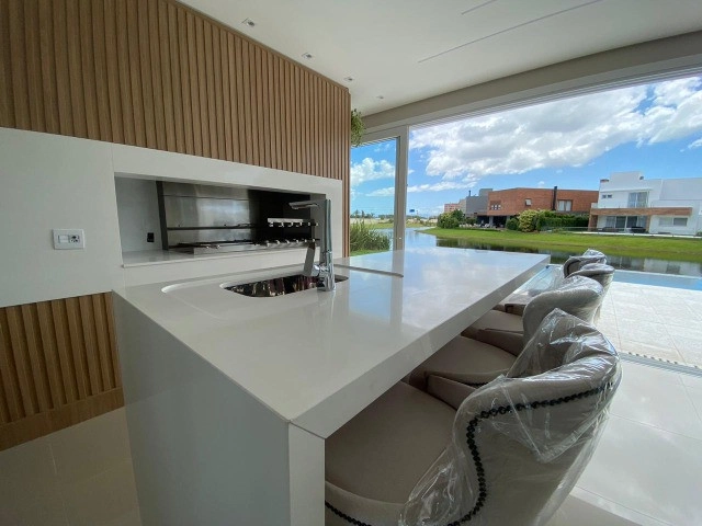 SOBRADO 5 SUITES BEIRA LAGO ENSEADA: 6ª foto da galeria de imagens do imóvel
