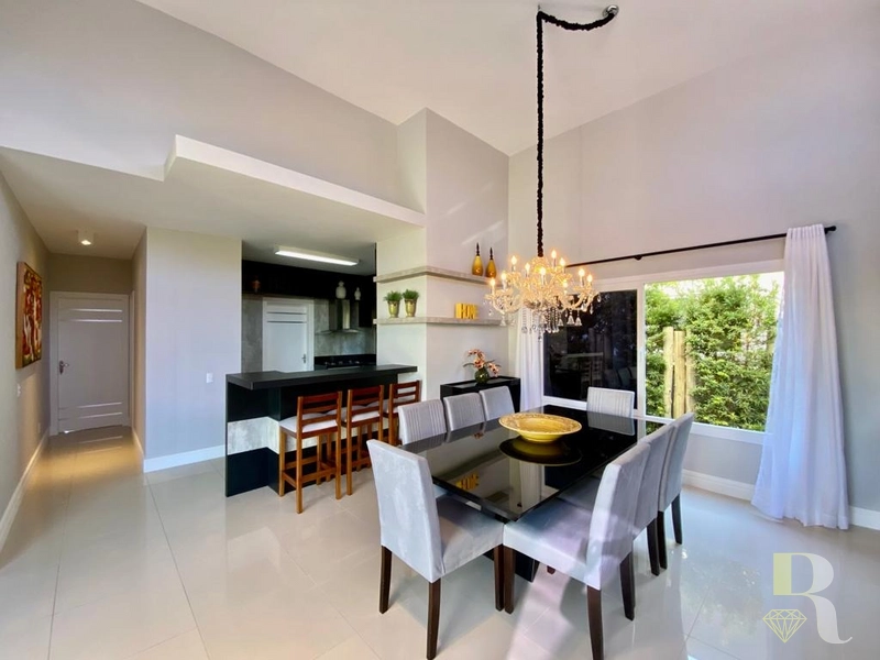 CASA ENSEADA 4 SUITES MOBILIADA E DECORADA COM PISCINA: 5ª foto da galeria de imagens do imóvel