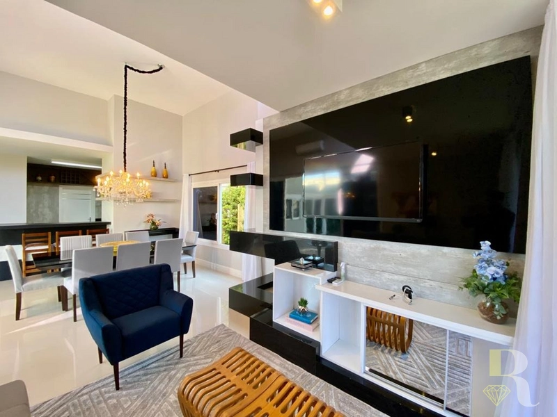 CASA ENSEADA 4 SUITES MOBILIADA E DECORADA COM PISCINA: 3ª foto da galeria de imagens do imóvel