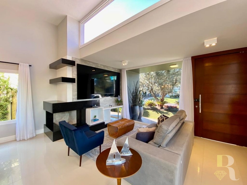 CASA ENSEADA 4 SUITES MOBILIADA E DECORADA COM PISCINA: 4ª foto da galeria de imagens do imóvel