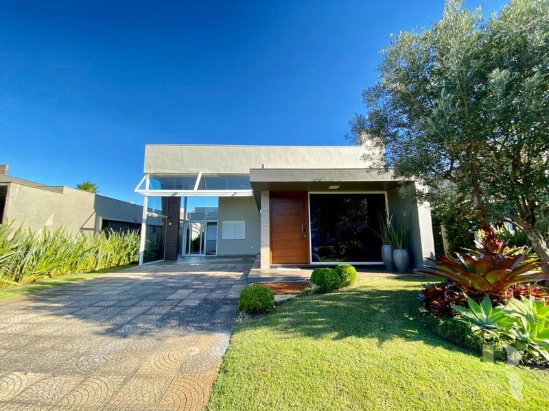 CASA ENSEADA 4 SUITES MOBILIADA E DECORADA COM PISCINA: 2ª foto da galeria de imagens do imóvel