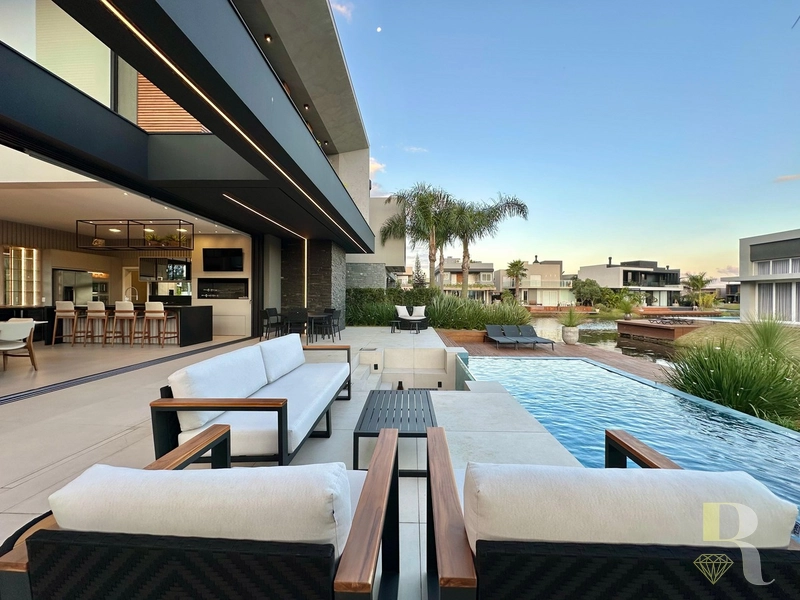 SOBRADO BEIRA LAGO À VENDA NO CONDOMÍNIO MALIBU: 4ª foto da galeria de imagens do imóvel