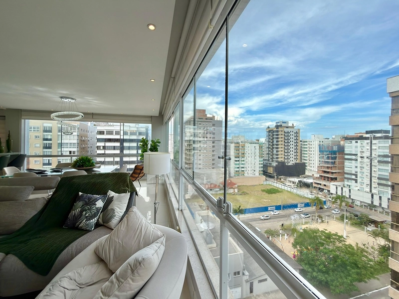 Raridade de Frente para a Praça – Amplo Apartamento com 3 Dormitórios: 4ª foto da galeria de imagens do imóvel